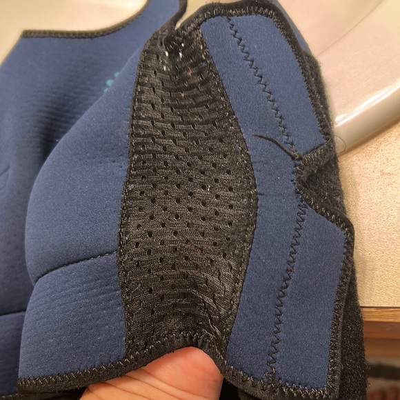 Small kid velcro navy blue weighted compression vest - removable weights - Picture 7 of 9